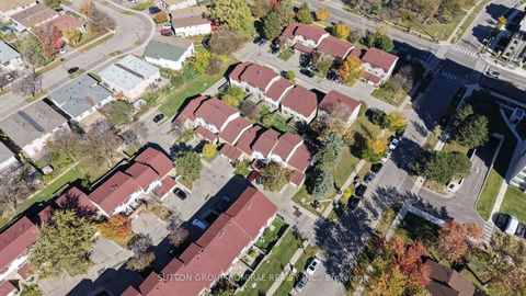 Photo 1 at 27 - 21 Chester Le Boulevard, L'Amoreaux, Toronto