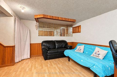 Photo 3 at 27 - 21 Chester Le Boulevard, L'Amoreaux, Toronto