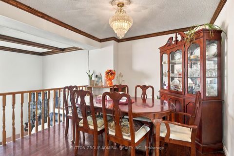 Photo 11 at 27 - 21 Chester Le Boulevard, L'Amoreaux, Toronto