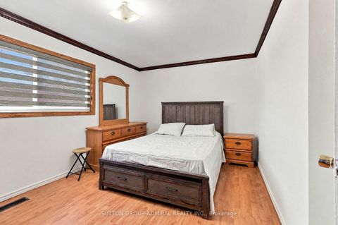 Photo 14 at 27 - 21 Chester Le Boulevard, L'Amoreaux, Toronto