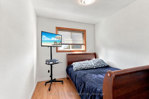Photo 18 at 27 - 21 Chester Le Boulevard, L'Amoreaux, Toronto