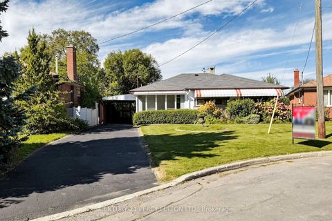 Photo 1 at 8 Wallbridge Court, Willowdale West, Toronto
