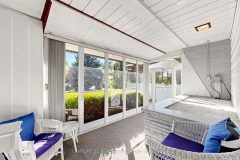 Photo 3 at 8 Wallbridge Court, Willowdale West, Toronto