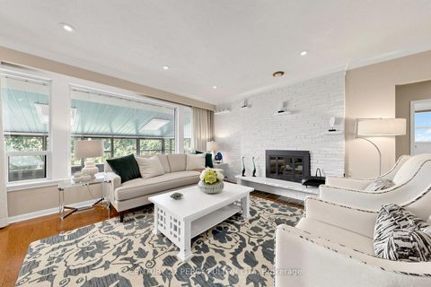 Photo 8 at 8 Wallbridge Court, Willowdale West, Toronto