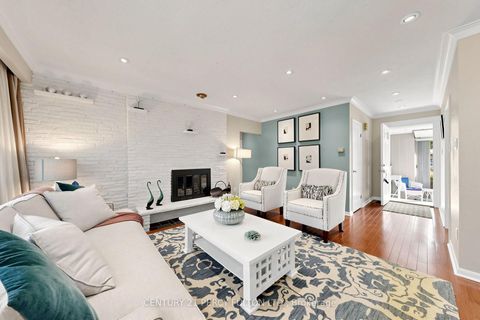 Photo 9 at 8 Wallbridge Court, Willowdale West, Toronto