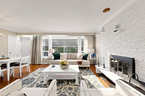 Photo 10 at 8 Wallbridge Court, Willowdale West, Toronto