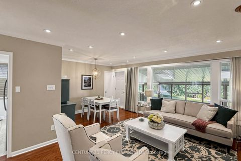 Photo 11 at 8 Wallbridge Court, Willowdale West, Toronto