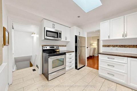 Photo 13 at 8 Wallbridge Court, Willowdale West, Toronto
