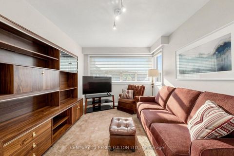 Photo 17 at 8 Wallbridge Court, Willowdale West, Toronto