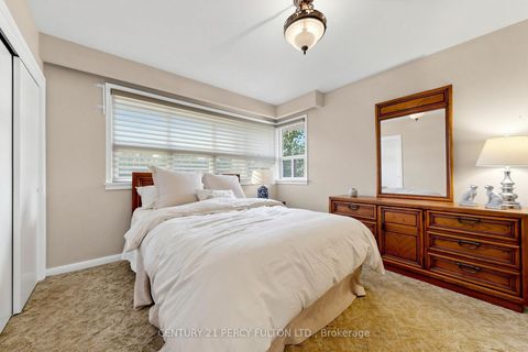 Photo 18 at 8 Wallbridge Court, Willowdale West, Toronto
